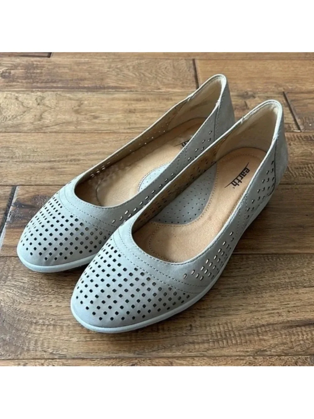 Earth Women's Light Gray Perforated Wedge Flats
